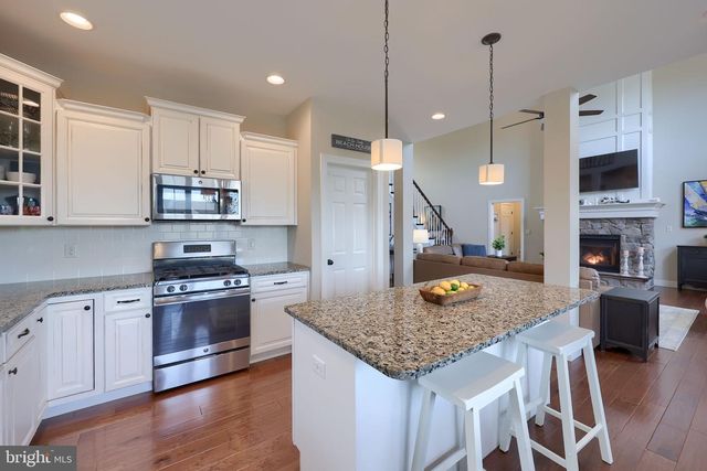 8 IVANHOE LN, Wrightsville, PA 17368