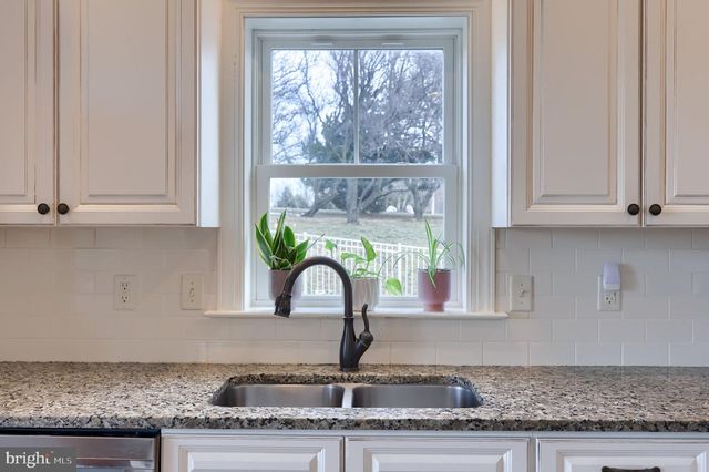 8 IVANHOE LN, Wrightsville, PA 17368