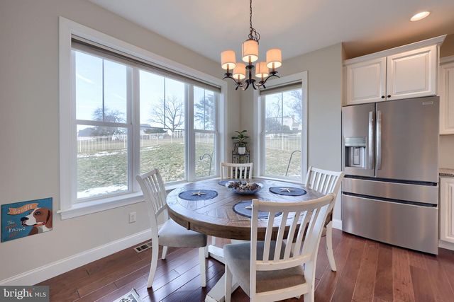 8 IVANHOE LN, Wrightsville, PA 17368