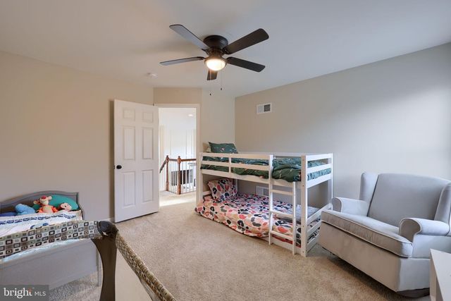 8 IVANHOE LN, Wrightsville, PA 17368