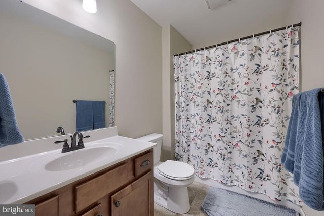 8 IVANHOE LN, Wrightsville, PA 17368