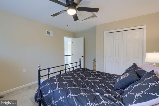 8 IVANHOE LN, Wrightsville, PA 17368