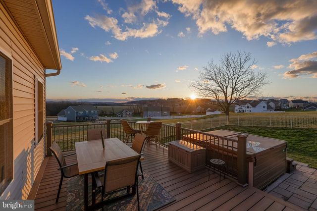 8 IVANHOE LN, Wrightsville, PA 17368