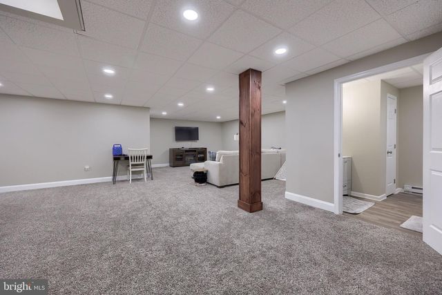 8 IVANHOE LN, Wrightsville, PA 17368