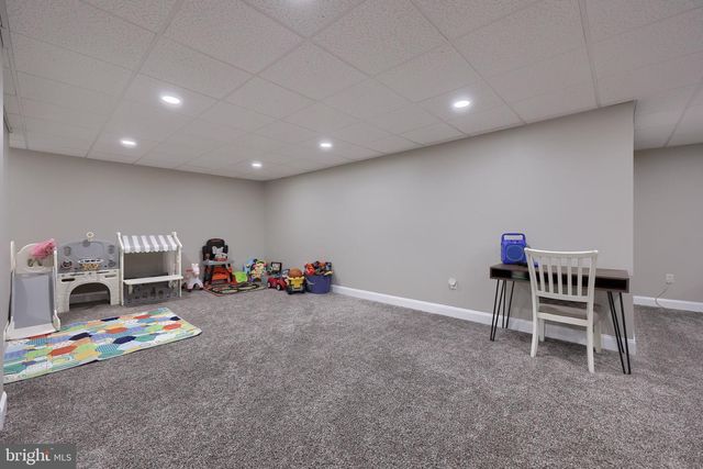 8 IVANHOE LN, Wrightsville, PA 17368