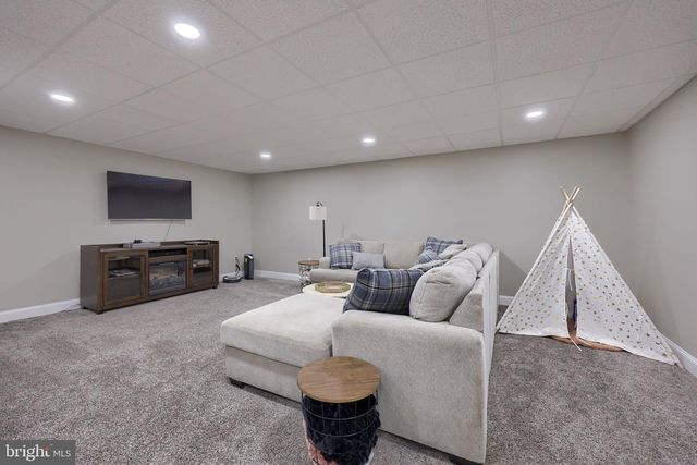 8 IVANHOE LN, Wrightsville, PA 17368