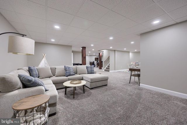 8 IVANHOE LN, Wrightsville, PA 17368