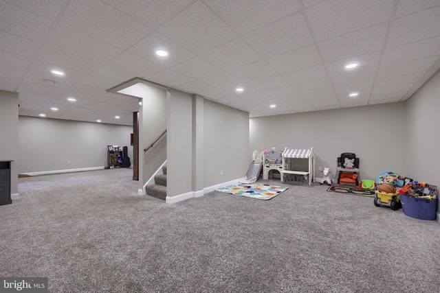 8 IVANHOE LN, Wrightsville, PA 17368