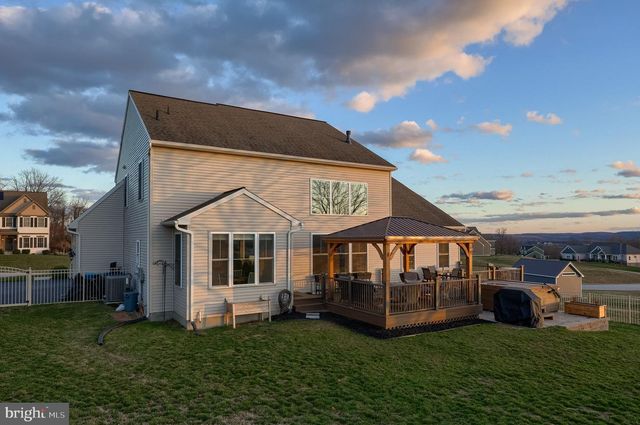 8 IVANHOE LN, Wrightsville, PA 17368