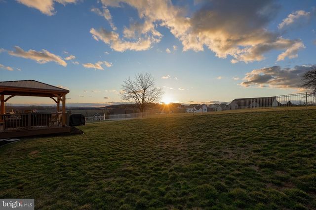 8 IVANHOE LN, Wrightsville, PA 17368