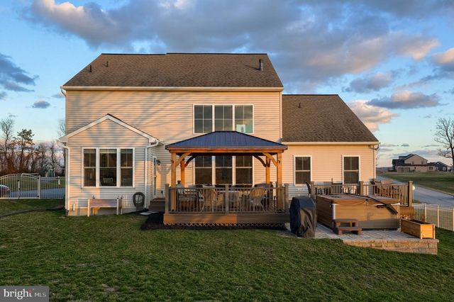 8 IVANHOE LN, Wrightsville, PA 17368