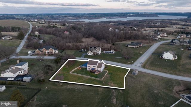 8 IVANHOE LN, Wrightsville, PA 17368