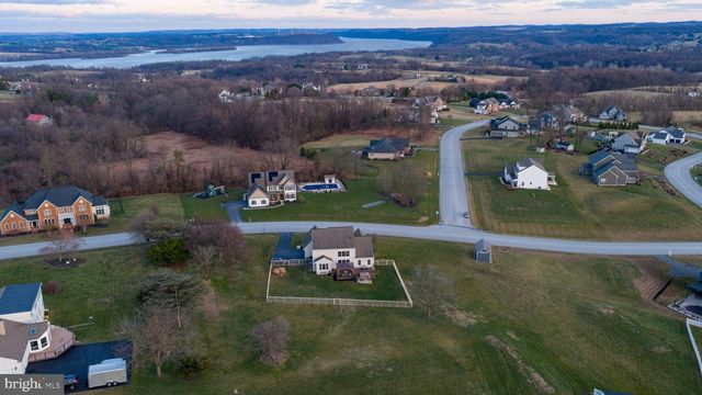 8 IVANHOE LN, Wrightsville, PA 17368