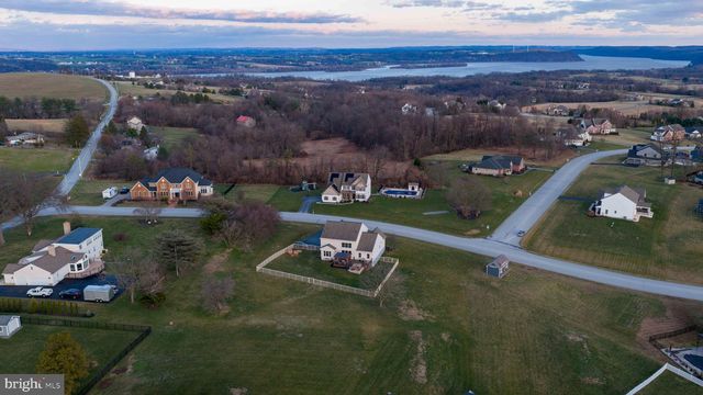 8 IVANHOE LN, Wrightsville, PA 17368