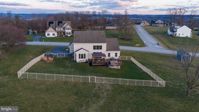 8 IVANHOE LN, Wrightsville, PA 17368
