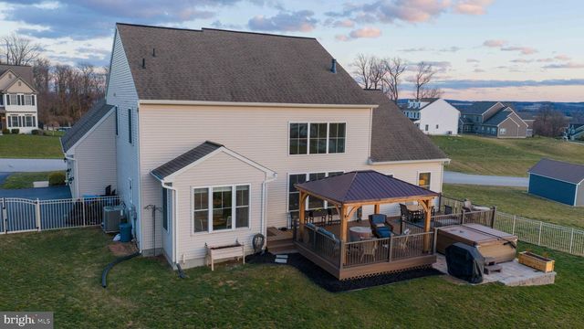 8 IVANHOE LN, Wrightsville, PA 17368