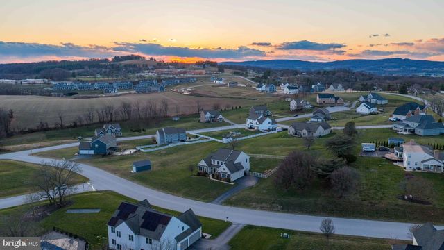 8 IVANHOE LN, Wrightsville, PA 17368