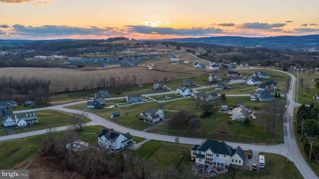 8 IVANHOE LN, Wrightsville, PA 17368