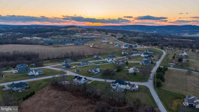 8 IVANHOE LN, Wrightsville, PA 17368