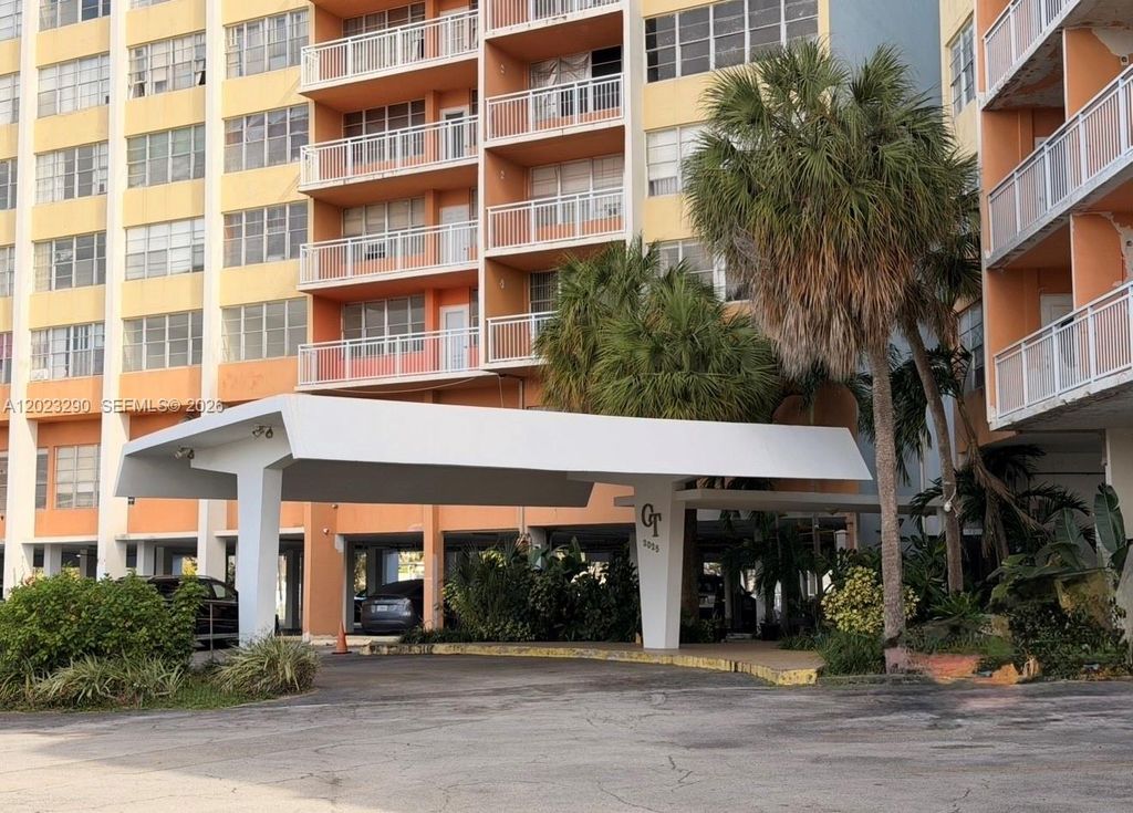2025 NE 164th St 812, North Miami Beach, FL 33162