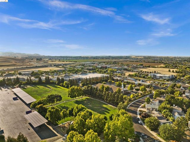 1049 Meadowgate Way, Brentwood, CA 94513