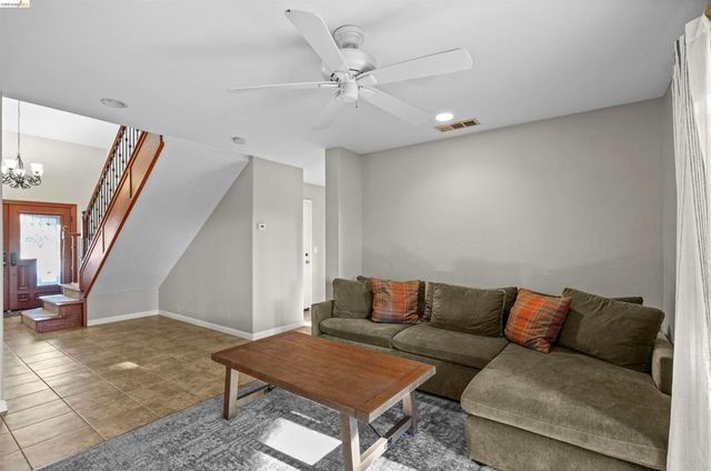 1049 Meadowgate Way, Brentwood, CA 94513
