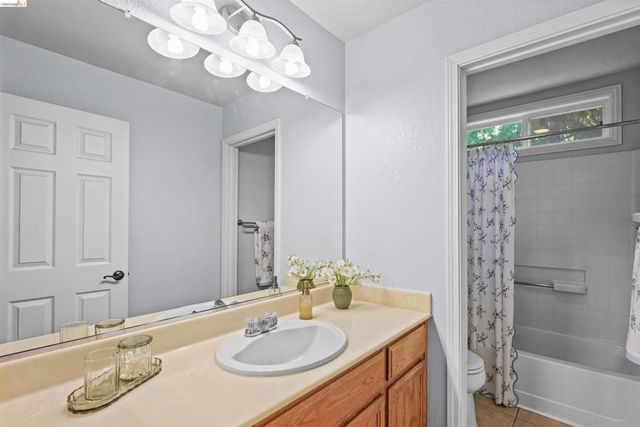 1049 Meadowgate Way, Brentwood, CA 94513