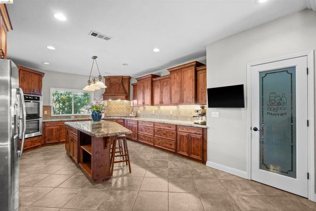 1049 Meadowgate Way, Brentwood, CA 94513