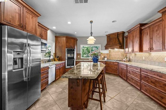 1049 Meadowgate Way, Brentwood, CA 94513