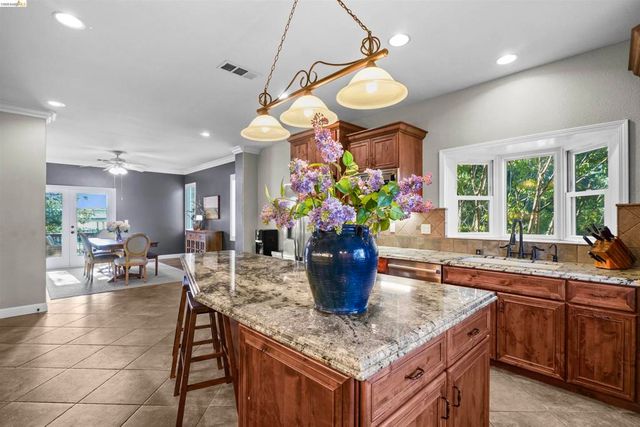 1049 Meadowgate Way, Brentwood, CA 94513