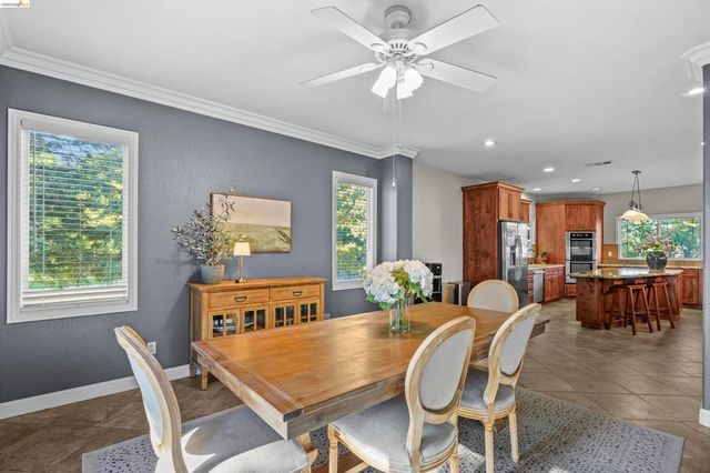 1049 Meadowgate Way, Brentwood, CA 94513