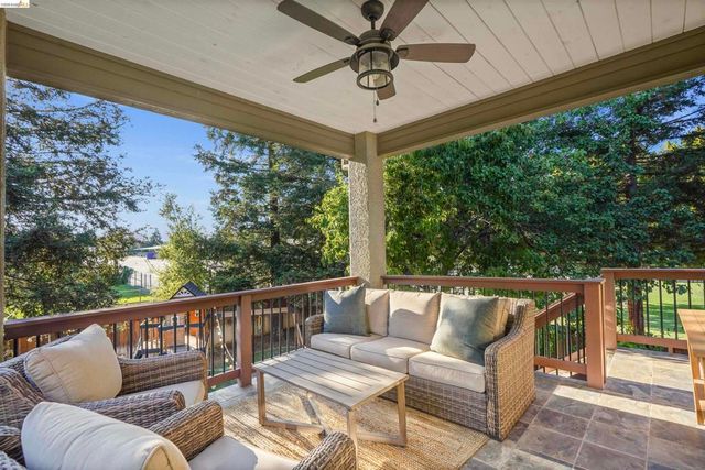 1049 Meadowgate Way, Brentwood, CA 94513