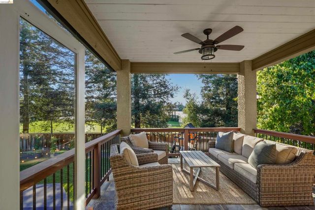 1049 Meadowgate Way, Brentwood, CA 94513