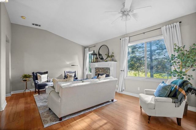 1049 Meadowgate Way, Brentwood, CA 94513