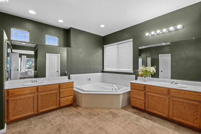 1049 Meadowgate Way, Brentwood, CA 94513