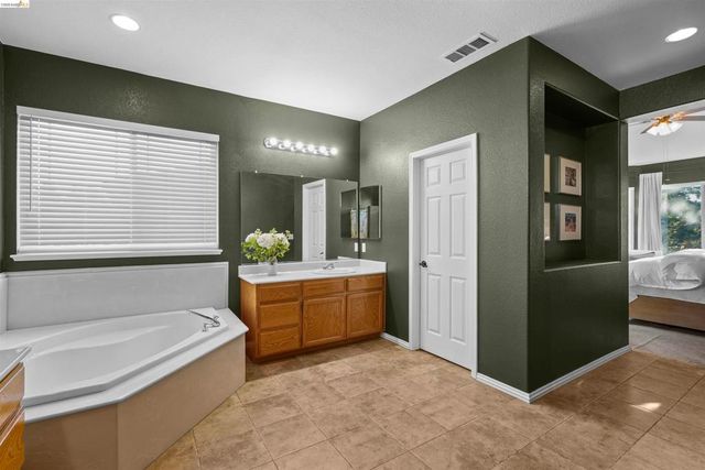 1049 Meadowgate Way, Brentwood, CA 94513