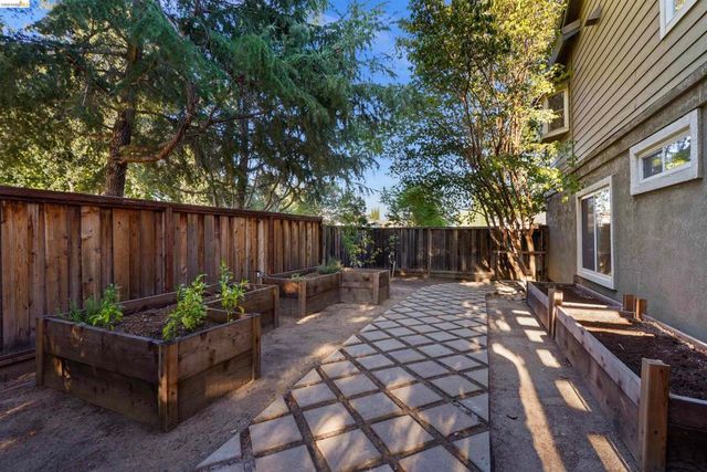 1049 Meadowgate Way, Brentwood, CA 94513