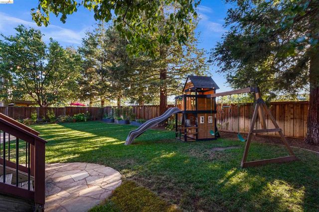 1049 Meadowgate Way, Brentwood, CA 94513