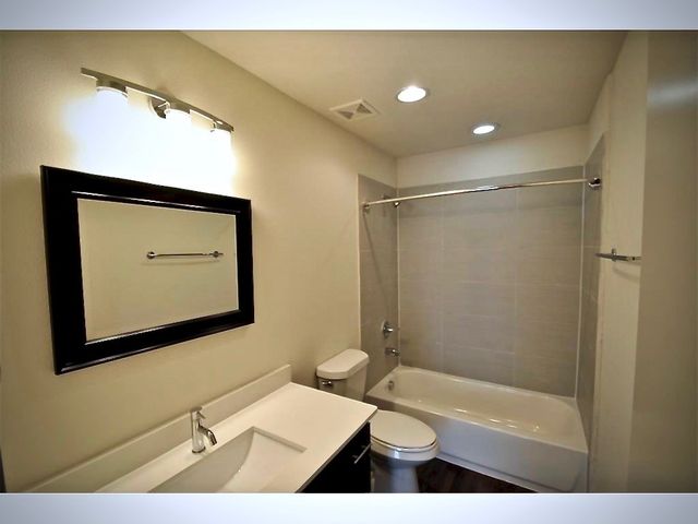 2806 Reagan Street 209, Dallas, TX 75219