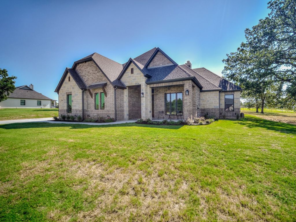 1000 henry way Road, Springtown, TX 76082