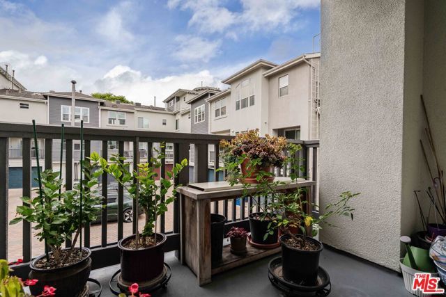 6020 Celedon 13, Los Angeles, CA 90094