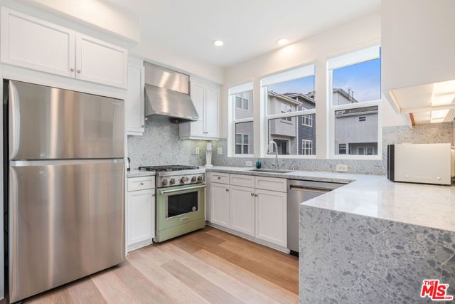 6020 Celedon 13, Los Angeles, CA 90094