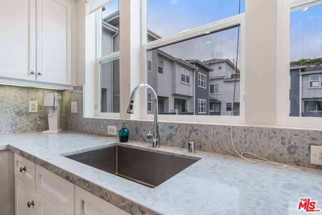 6020 Celedon 13, Los Angeles, CA 90094