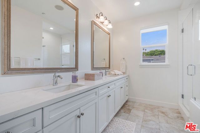 6020 Celedon 13, Los Angeles, CA 90094