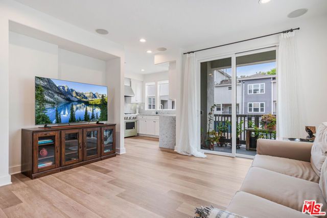 6020 Celedon 13, Los Angeles, CA 90094