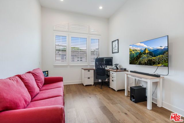 6020 Celedon 13, Los Angeles, CA 90094