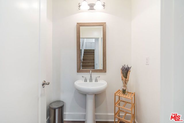 6020 Celedon 13, Los Angeles, CA 90094