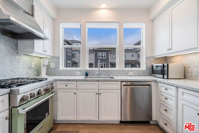 6020 Celedon 13, Los Angeles, CA 90094