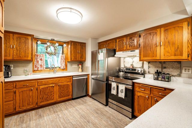 3278 S Acredale COURT, New Berlin, WI 53151