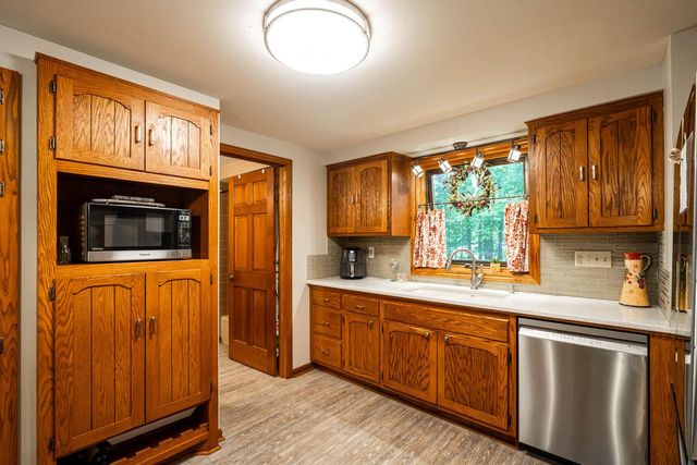 3278 S Acredale COURT, New Berlin, WI 53151